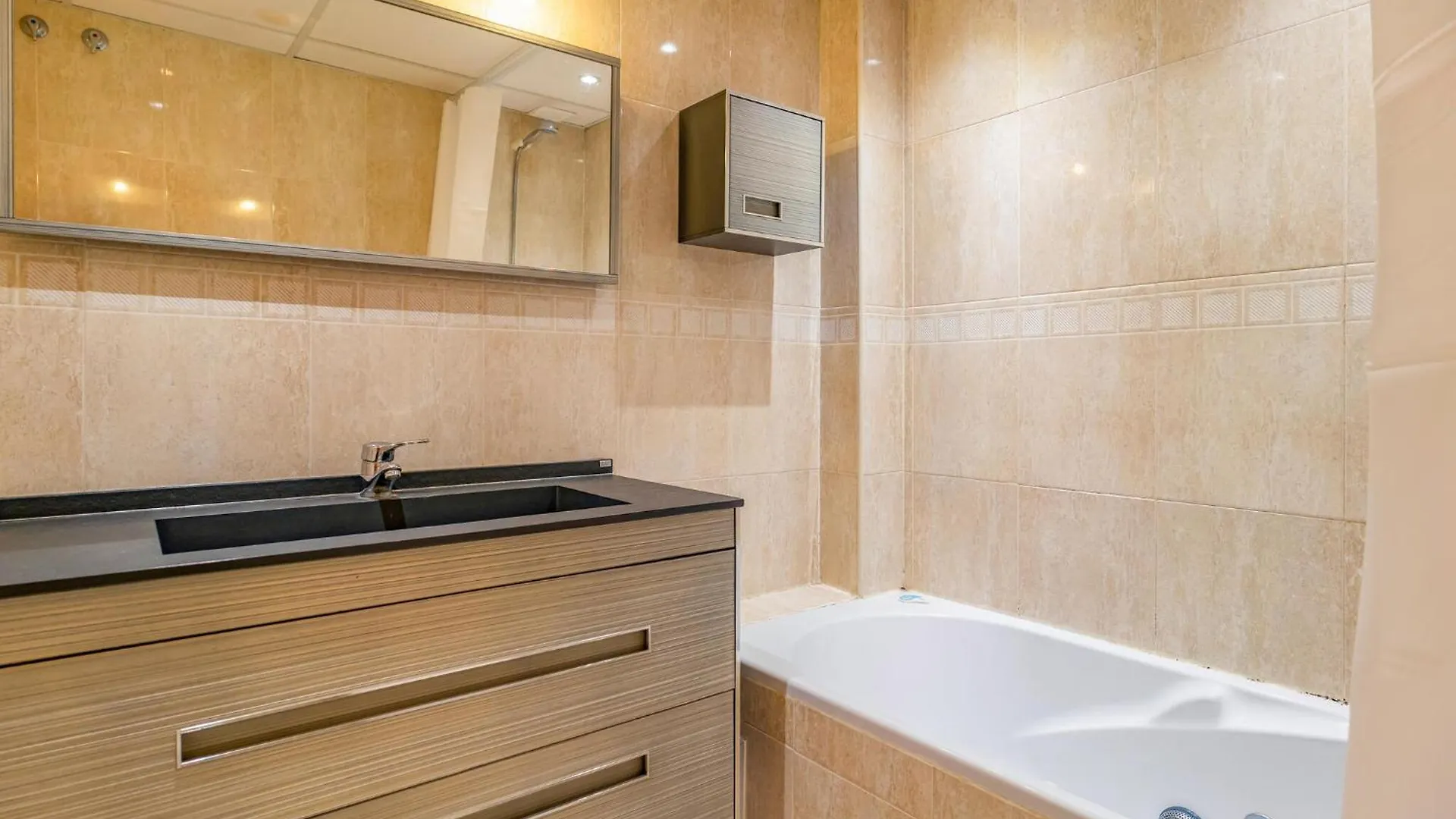 1 Bedroom Beautiful Apartment In Benalmádena Spanyolország